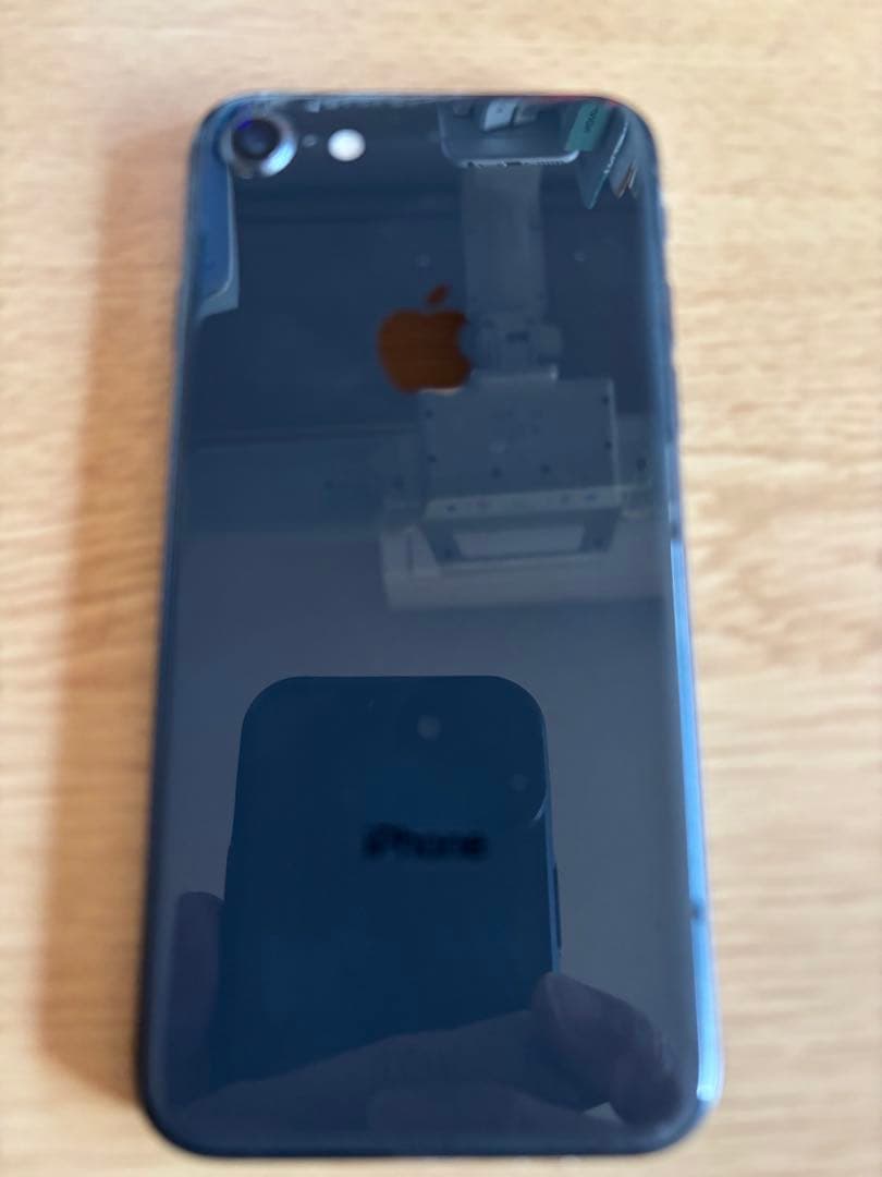 iPhone 8 ブラック64GB SIMフリー（画面角に割れあり・動作良好）