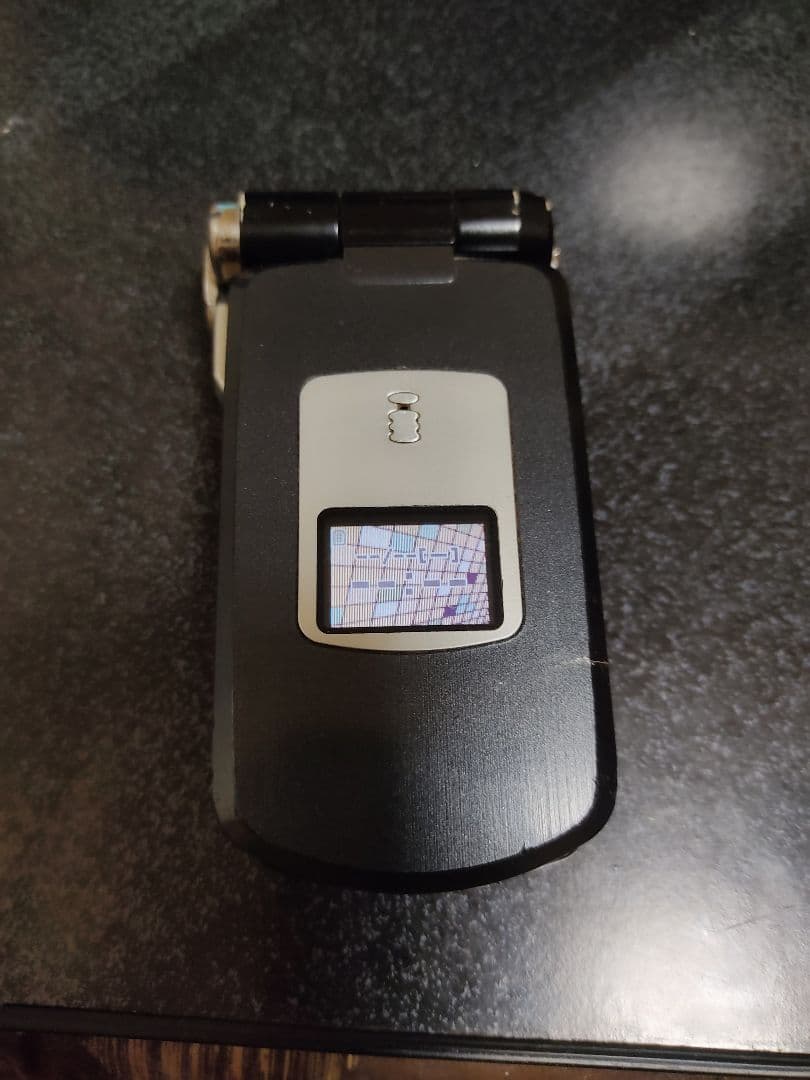 P900iv クラウドブラック(充電器、SH906itv付き)