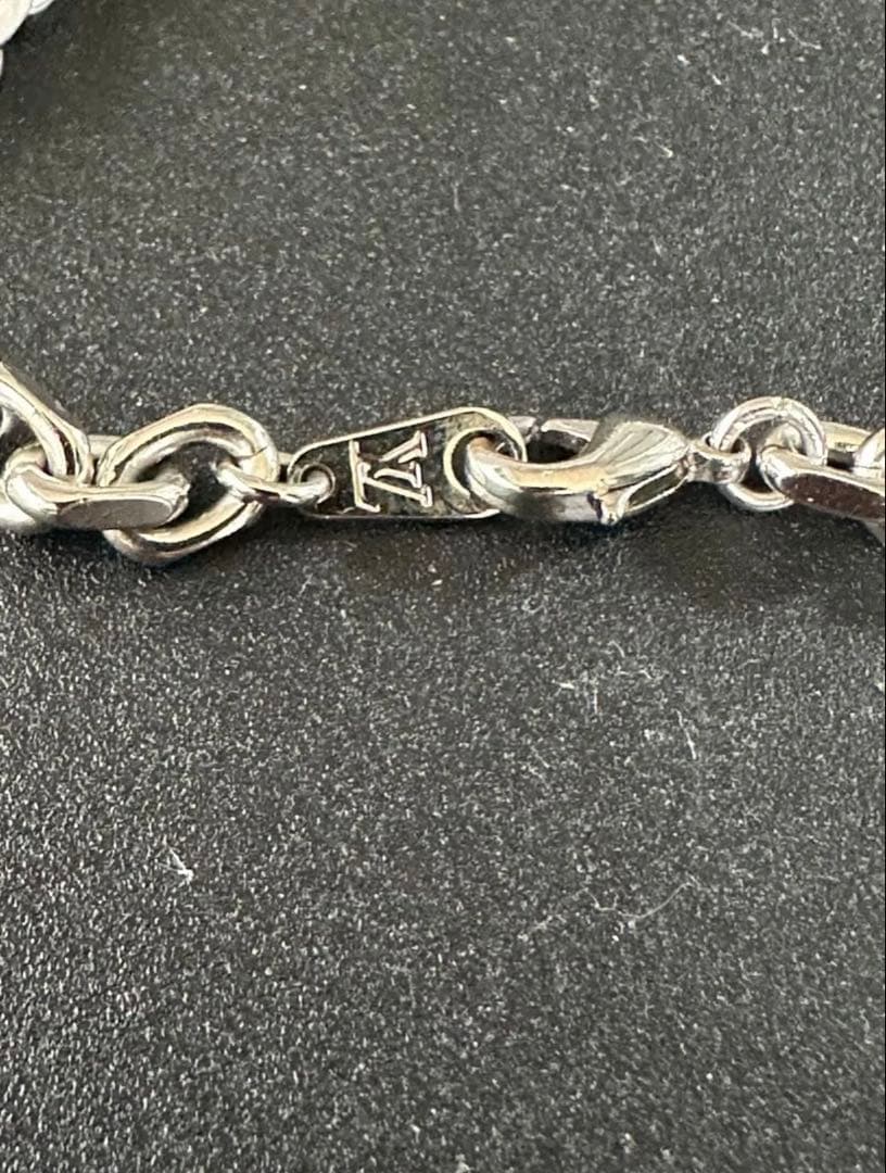 LOUIS VUITTON シルバーネックレス