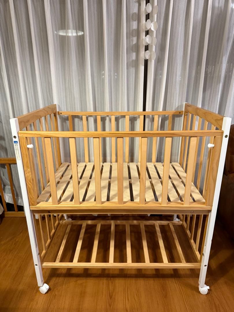 【ヤトミ】ベビーベッドミニ NOSTROハイタイプ　⭐️マットレス+シーツ2枚付き