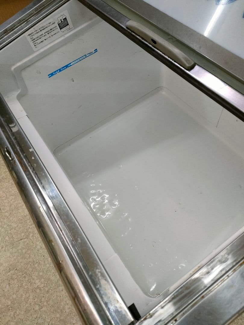 冷凍庫130L往年の名機です5枚目の写真は使用中のものです!