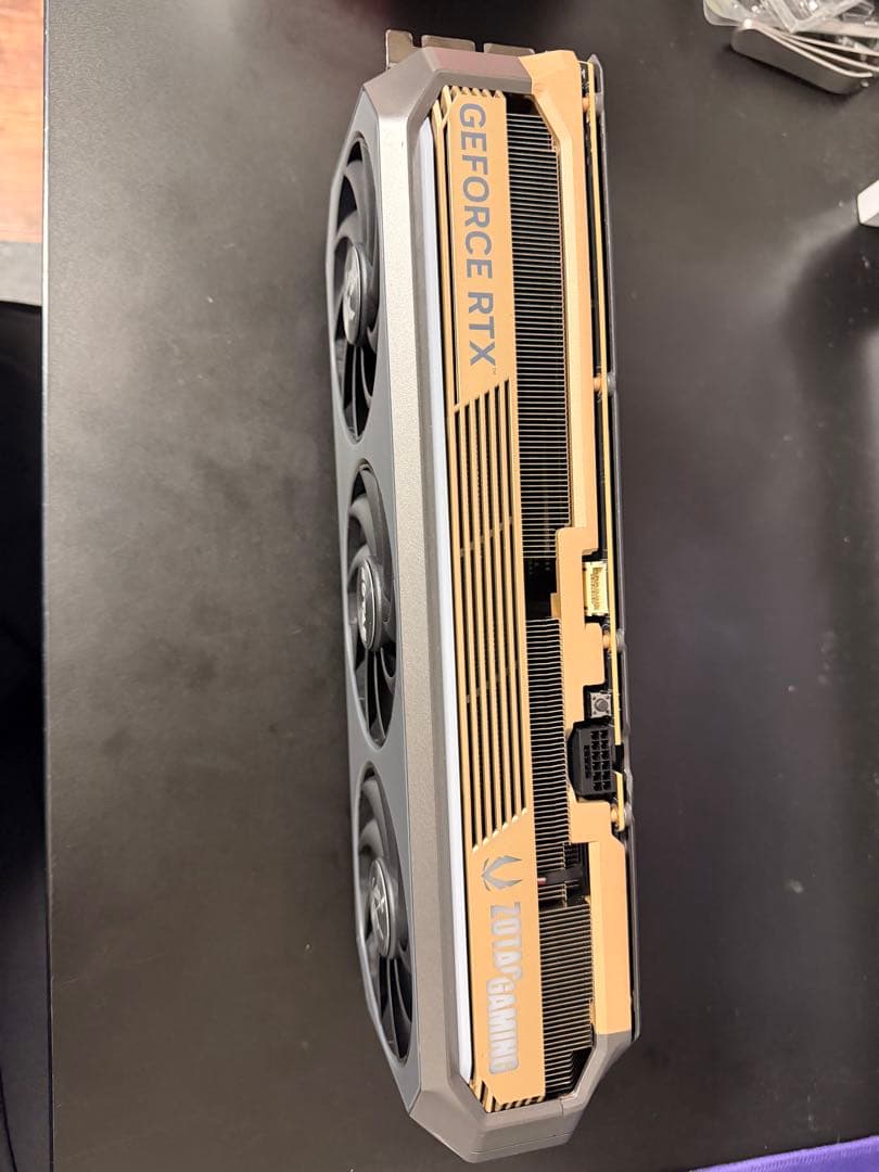 RTX 5080 AMP Extreme Infinity 動作確認済み