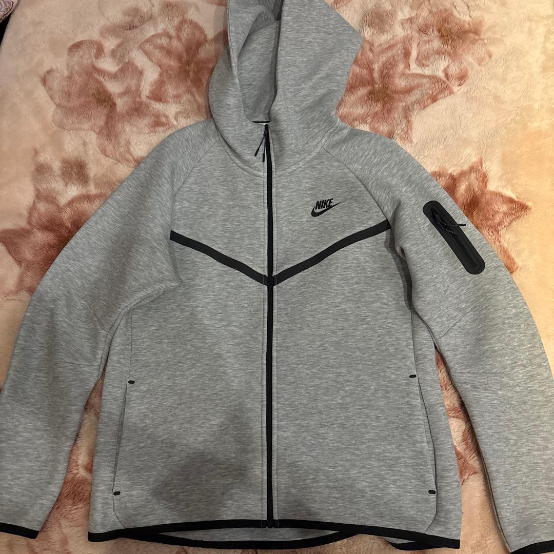 Nike テックフリースパーカーグレー