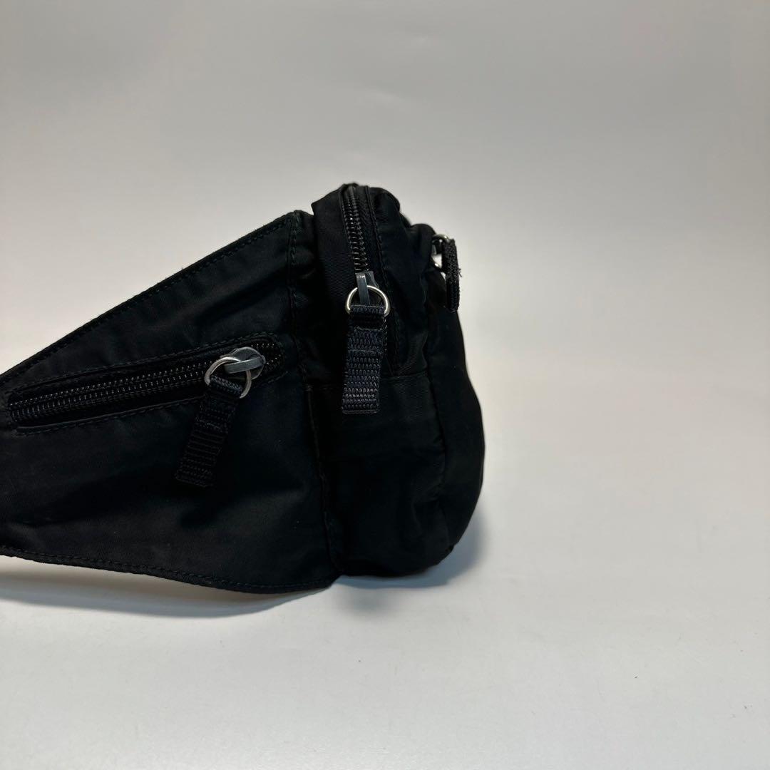 l16 プラダ 三角ロゴ　ナイロン　ブラック　ウエストポーチ　ボディバッグ.