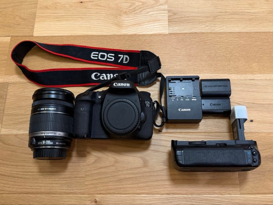 【三連休値下げ】キヤノンEOS 7D 本体 EF18-200mmレンズセット+α
