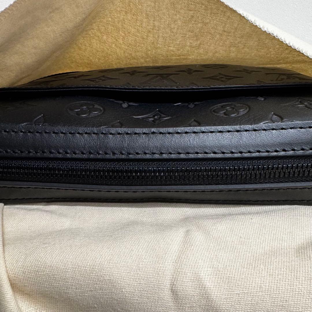 LOUIS VUITTON ブラック メッセンジャーバッグ