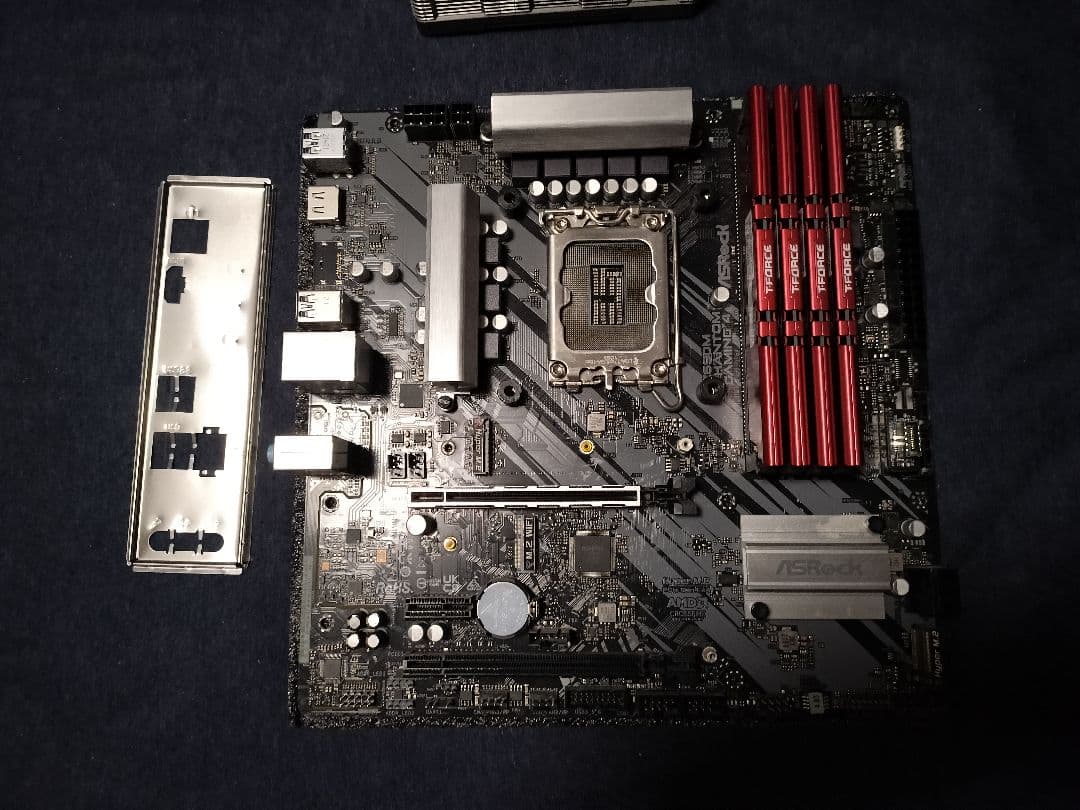 セット売り 13700K&Z690M&8GBメモリー４枚＆おまけCPUファン付き