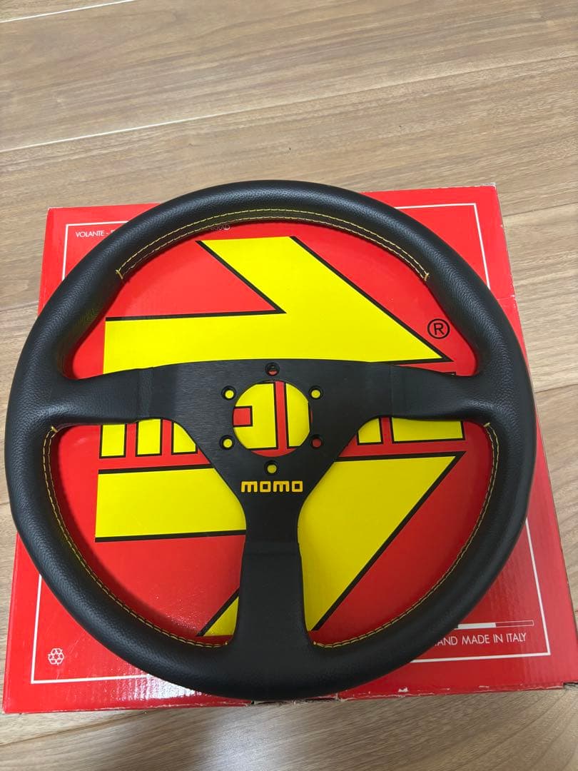 MOMO ステアリング　ヴェローチェレーシング　35φ