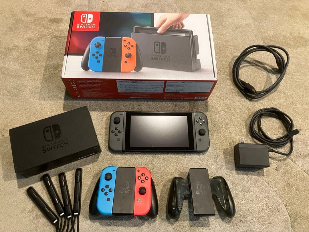 Nintendo Switch 本体（追加の赤・青ジョイコン付き）