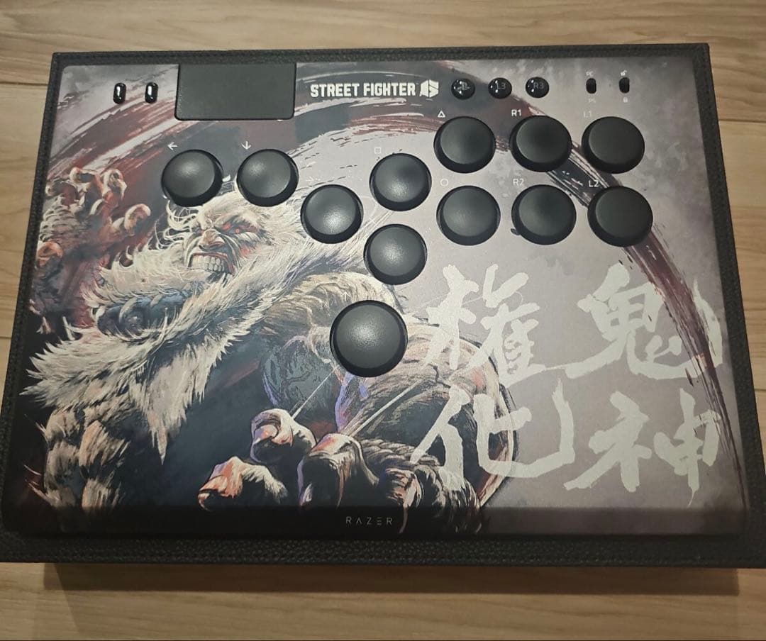 PC用ゲームコントローラー・コンバーター Razer Kitsune SF6 Fighters Edition Akuma