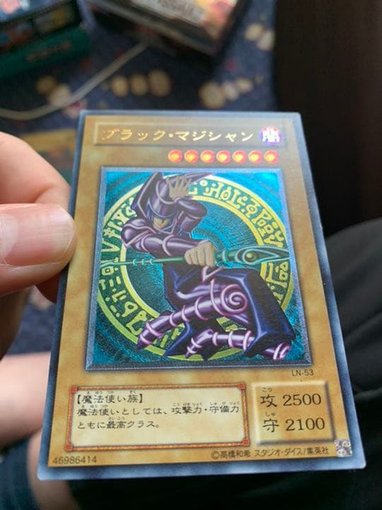 遊戯王 ブラック・マジシャン　レリーフ　美品