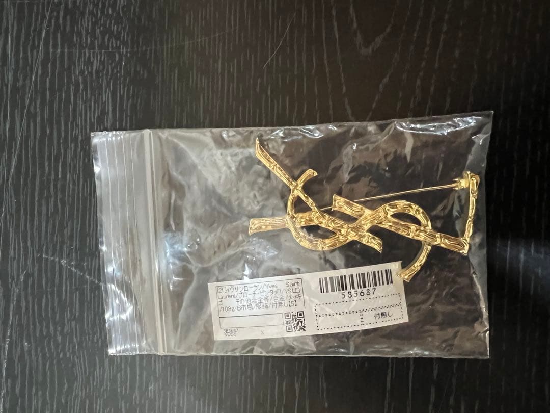YSL ゴールドロゴブローチ