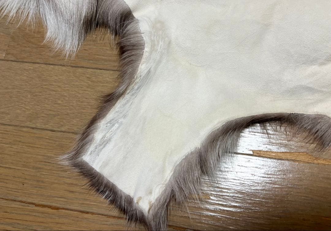 関西万博 北欧館【フィンランド製】高級トナカイの毛皮　ムートン、キャンプ、敷物