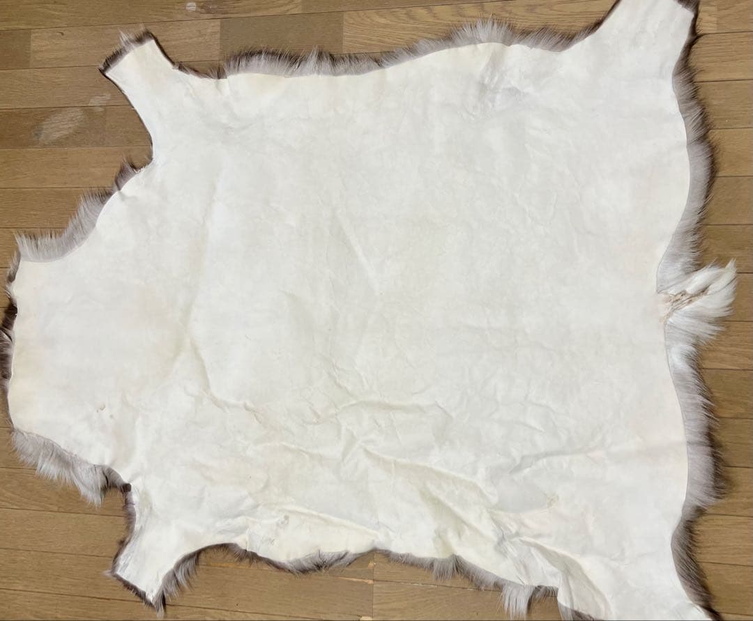 関西万博 北欧館【フィンランド製】高級トナカイの毛皮　ムートン、キャンプ、敷物