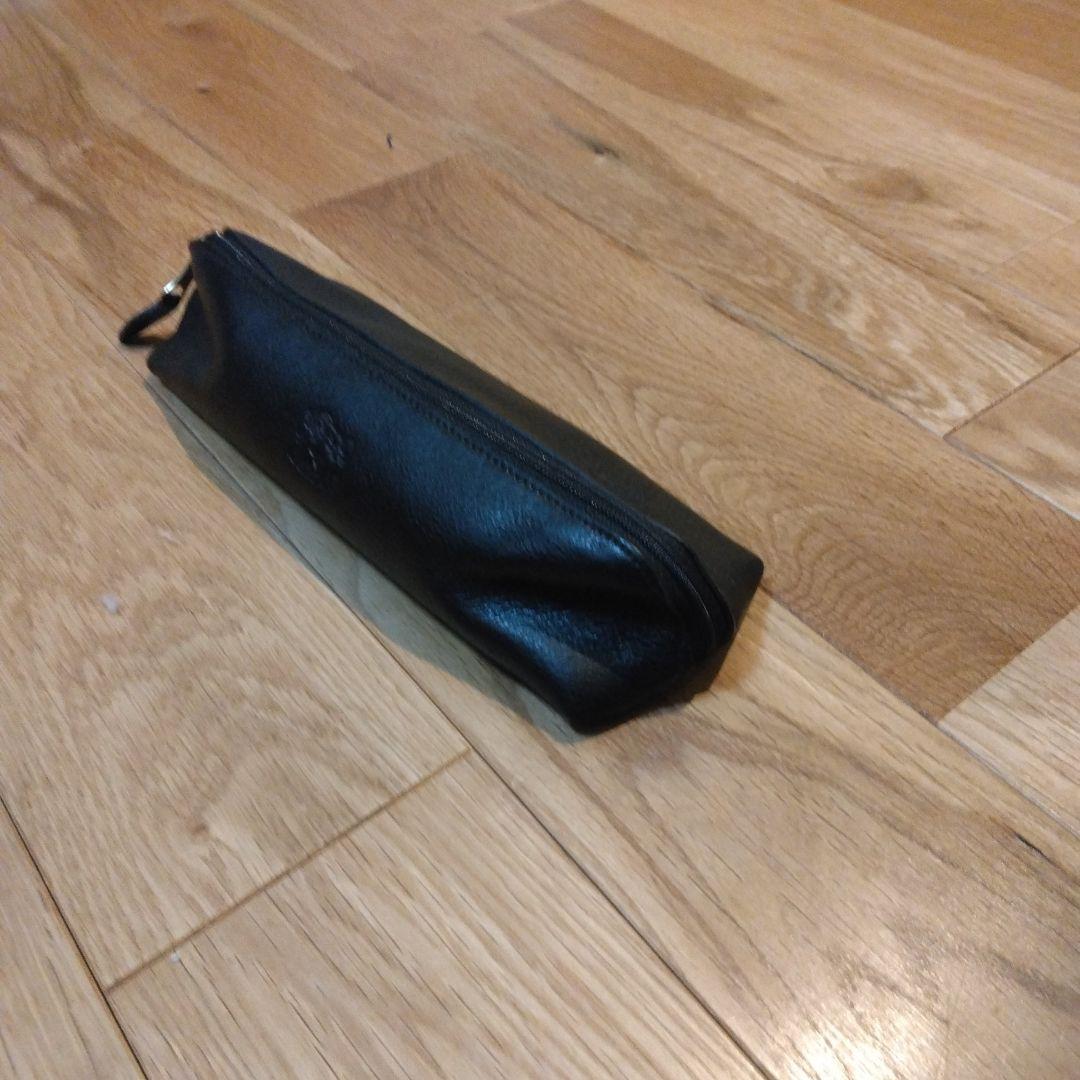 黒いレザーペンケース IL BISONTE