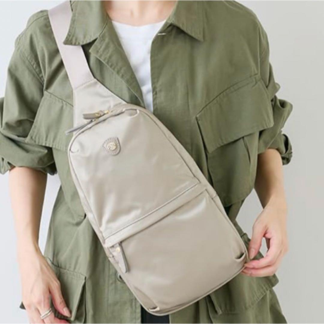 russet ボディバッグ【THE CLOUDS NYLON】　ユニセックス