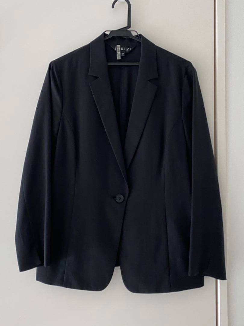 ＩＮＤＩＶＩ　黒 パンツスーツ 大きいサイズ