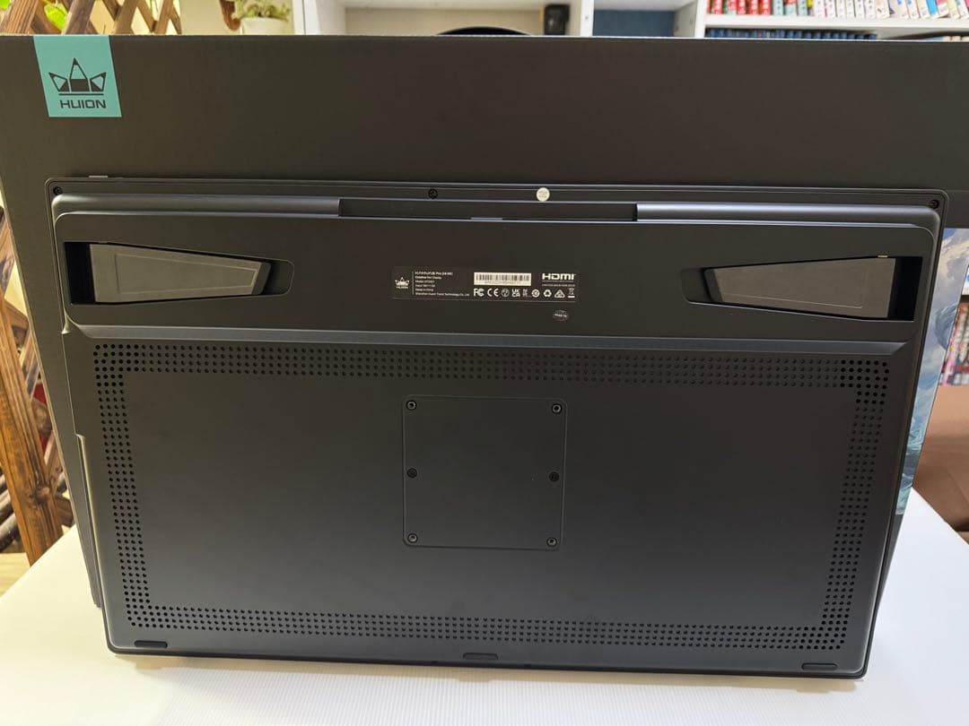 HUION Kamvas ＰＲＯ24（4K）液晶ペンタブレット本体 と付属品あり