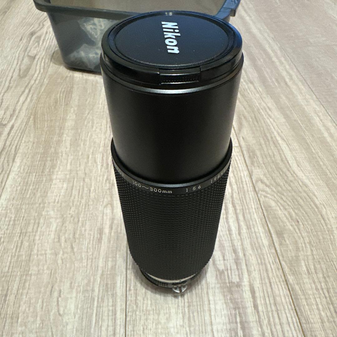 Nikon 100-300mm f/5.6 ズームレンズ