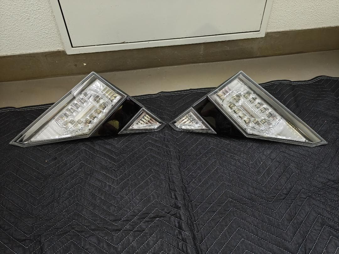 ヴェルファイア テールランプ