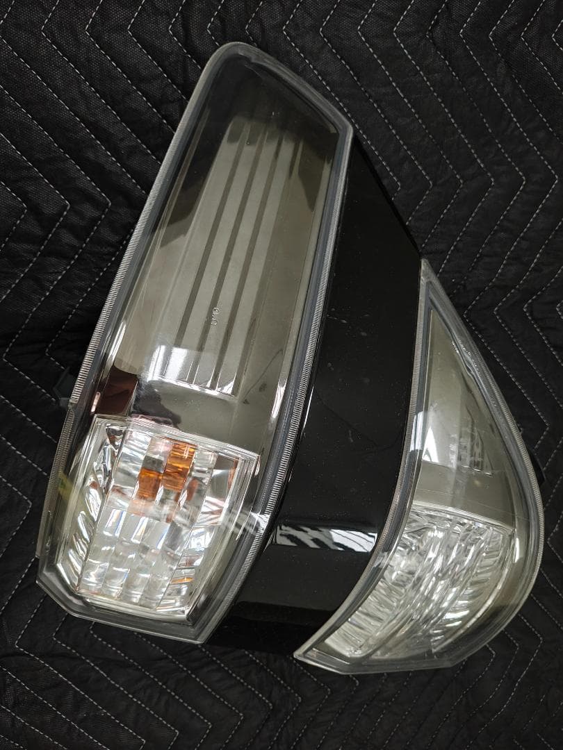 ヴェルファイア テールランプ