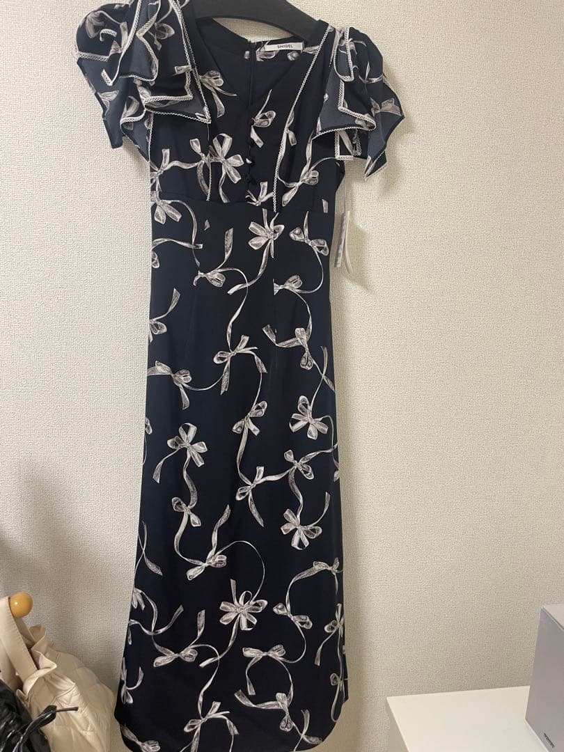 正規品　新品未使用タグ付き！SNIDEL リボンプリント ワンピース　スナイデル