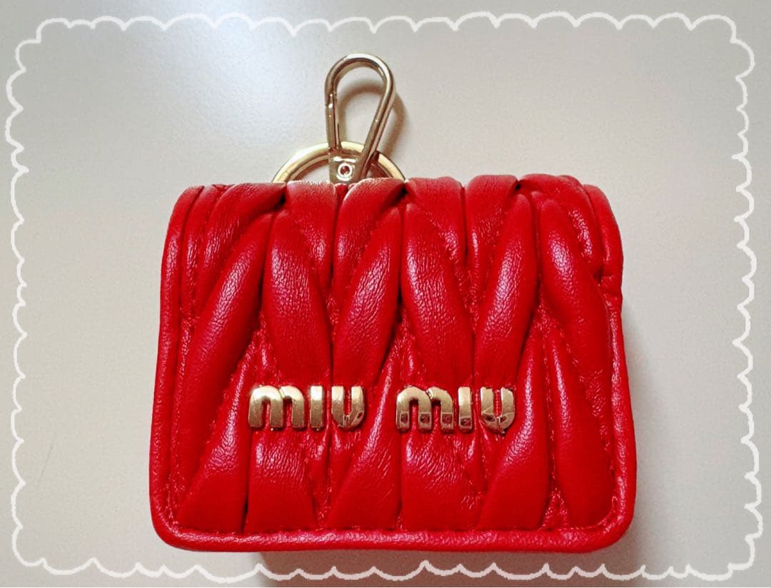 miumiu ミュウミュウ ★ マテラッセ AirPods Pro ケース 赤