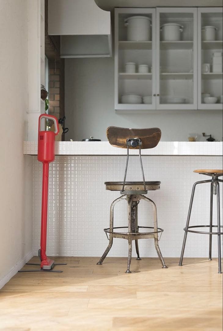 安心の保証付±0 プラスマイナスゼロ コードレスクリーナー レッド