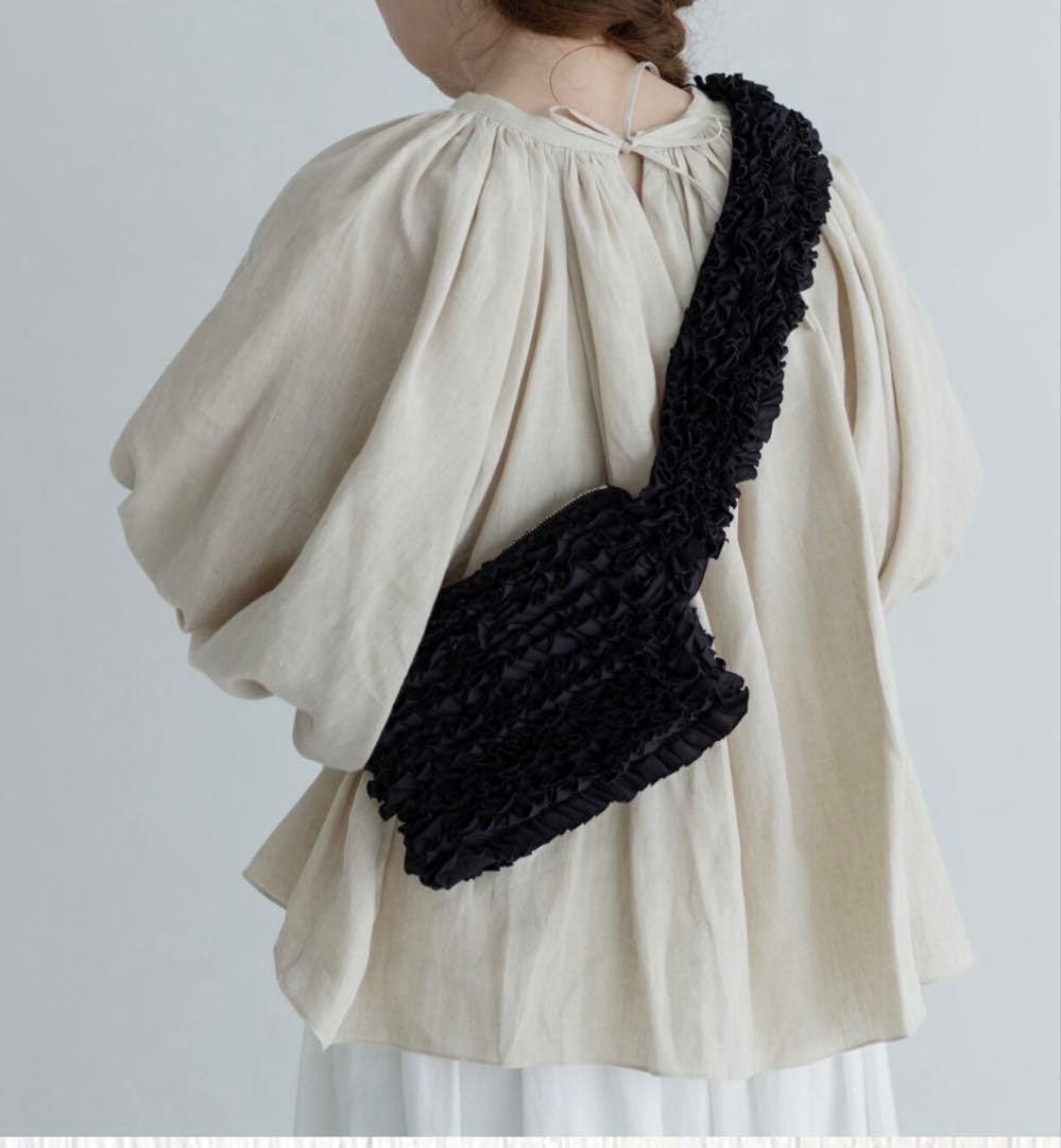 未使用R&D.M.CO- Ecru et pousse フリルボディバッグ(黒)