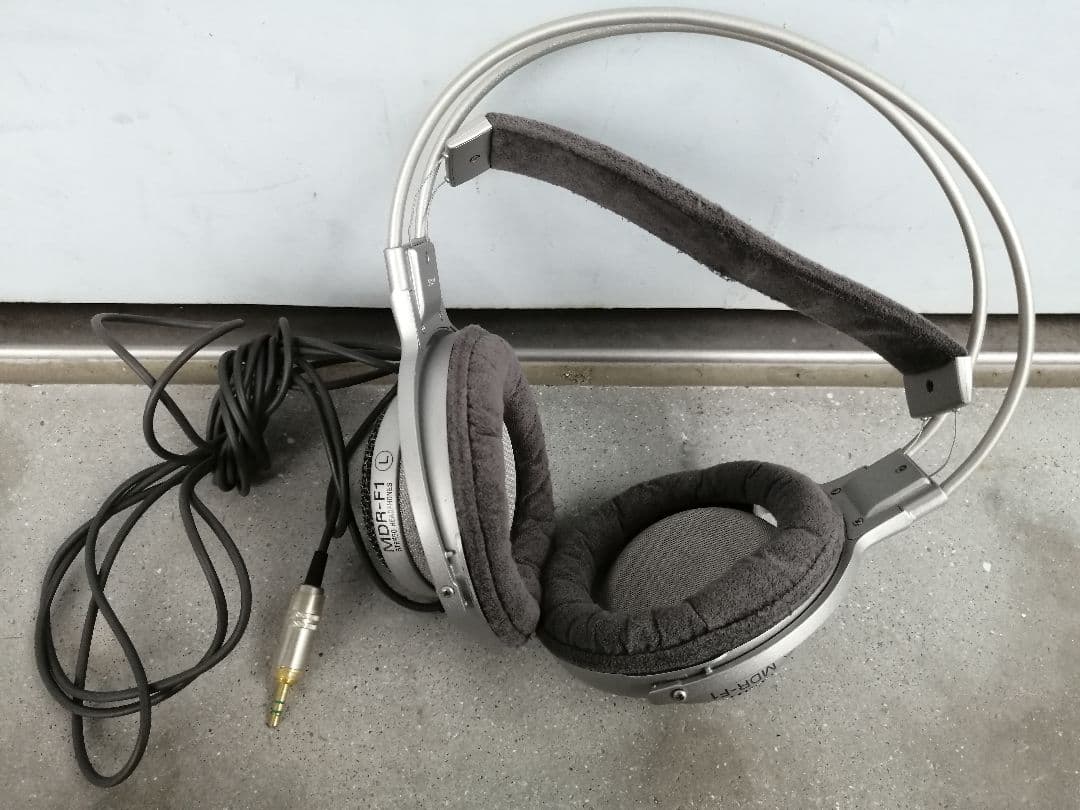 コメント不可 MDR-F1 有線ヘッドホン シルバー 音出し確認済