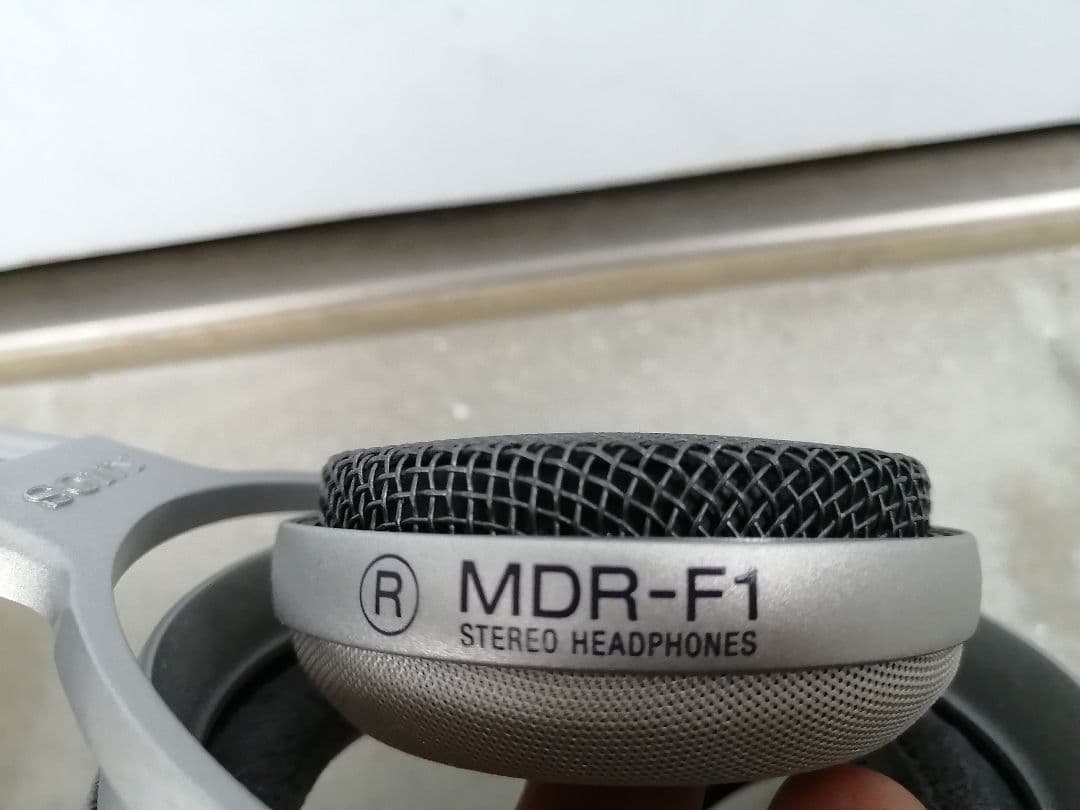 コメント不可 MDR-F1 有線ヘッドホン シルバー 音出し確認済