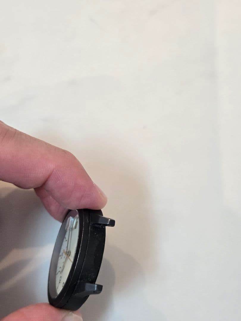 軽くて使いやすいKnotのチタン製ソーラー腕時計