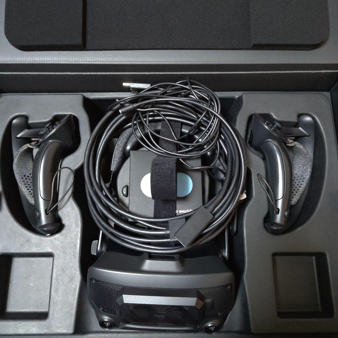 Valve Index ヘッドセットとコントローラー