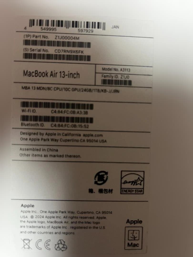 リリ　Apple MacBook M3チップ 13.3インチ