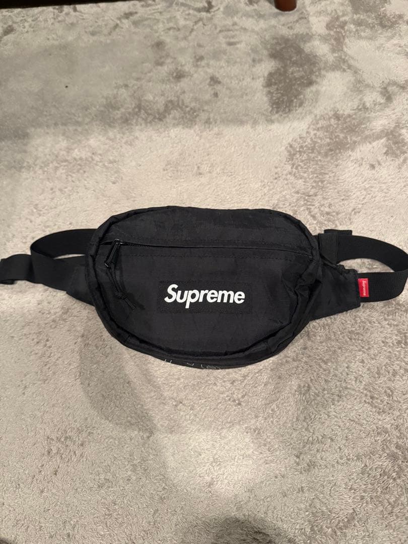今日迄最終値下げ★即購入可！supreme ボディバック　黒ウエストポーチ！！