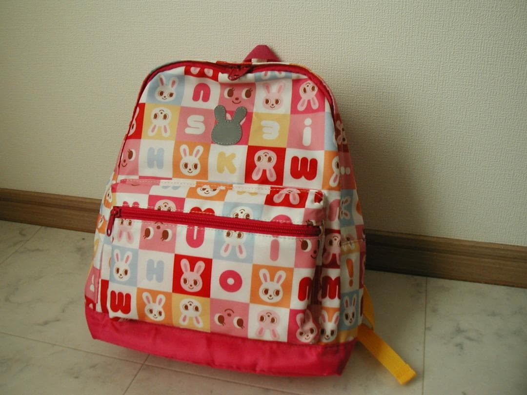 新品ミキハウスmikihouseパズルブロックリュック　総柄　ロゴチェストベルト