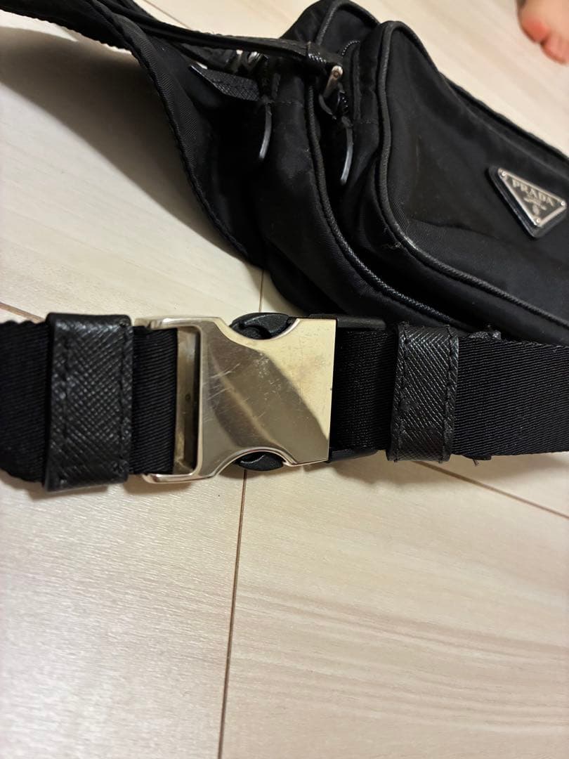 PRADA ブラック ボディバッグ