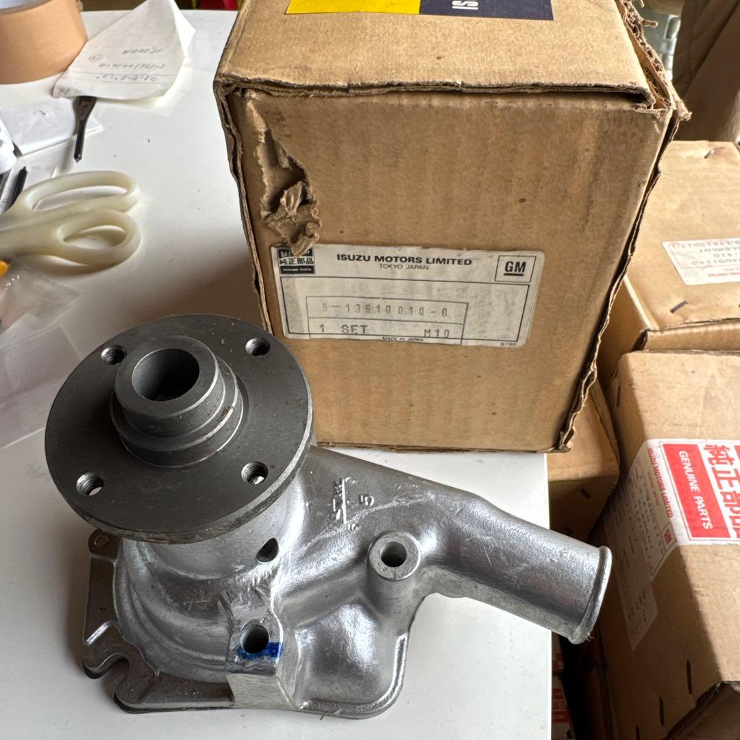 【純正部品】ISUZU 117クーペ ウォーターポンプ