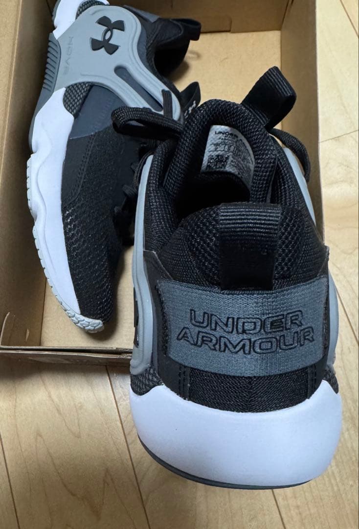 UNDER ARMOUR HOVR APEXトレーニングシューズ 黒/グレー