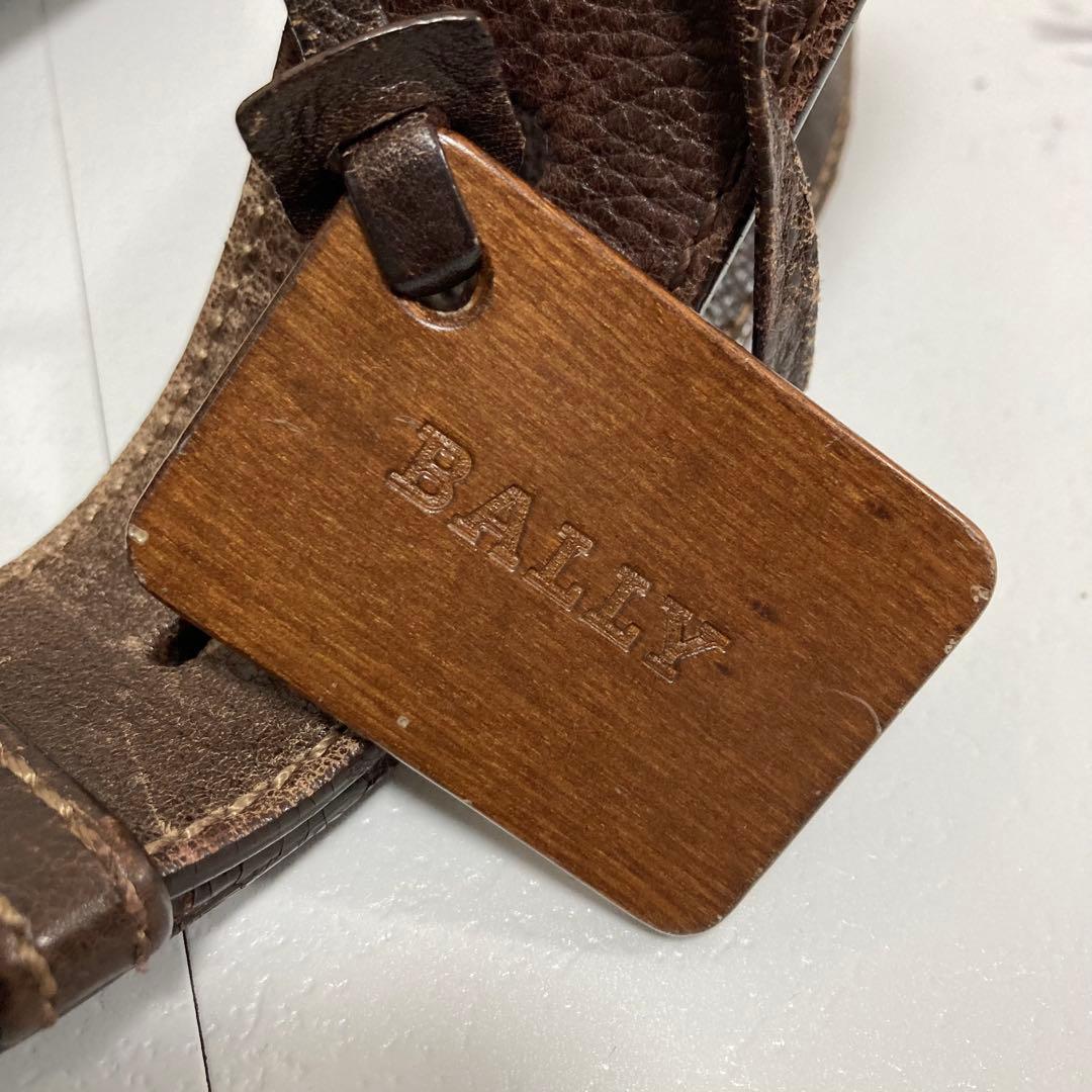 BALLY✨メッセンジャーバッグ大容量　本革　A4PC可　フラップ　チャーム自立