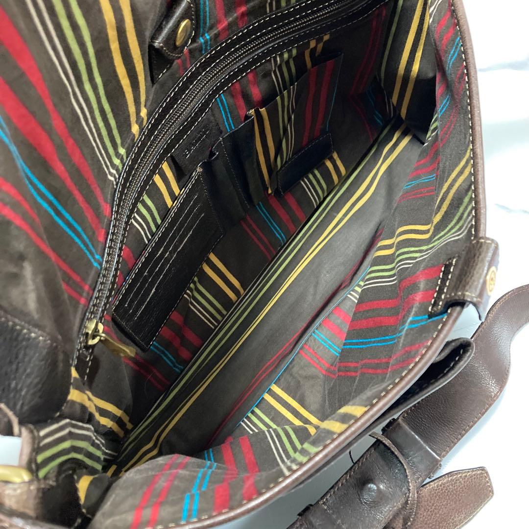 BALLY✨メッセンジャーバッグ大容量　本革　A4PC可　フラップ　チャーム自立