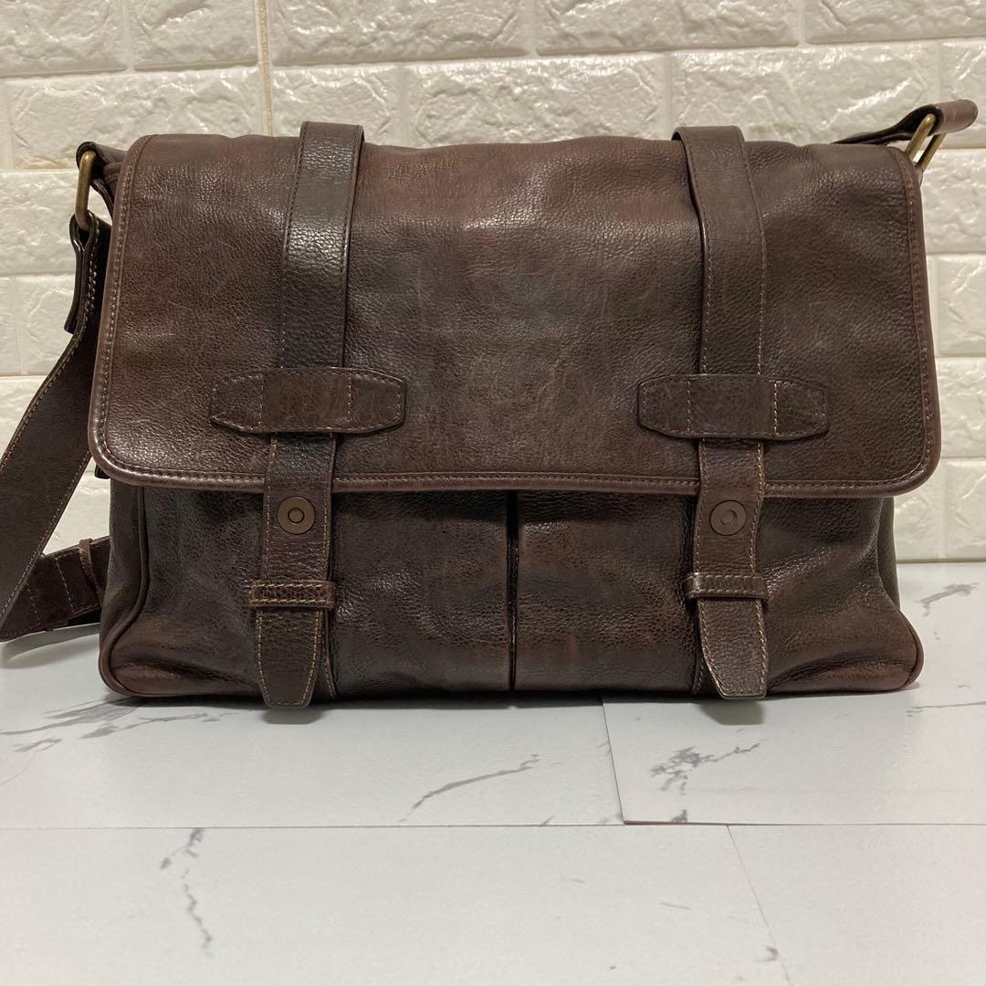 BALLY✨メッセンジャーバッグ大容量　本革　A4PC可　フラップ　チャーム自立