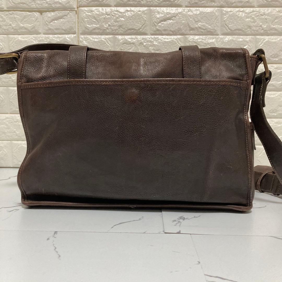 BALLY✨メッセンジャーバッグ大容量　本革　A4PC可　フラップ　チャーム自立