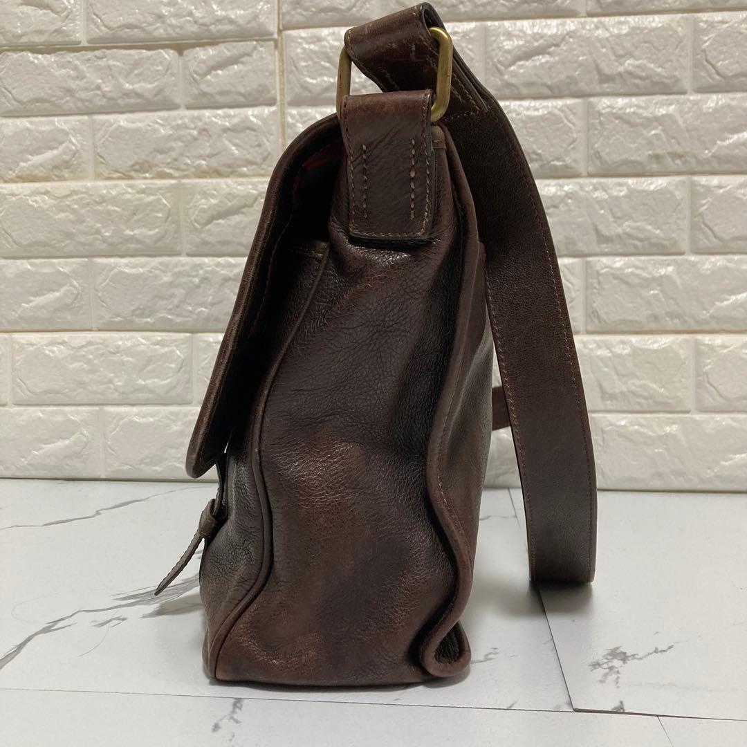 BALLY✨メッセンジャーバッグ大容量　本革　A4PC可　フラップ　チャーム自立