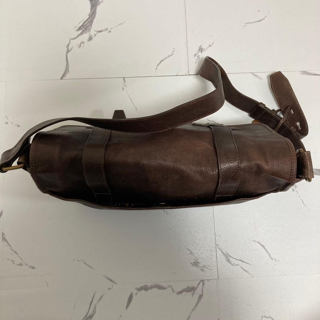 BALLY✨メッセンジャーバッグ大容量　本革　A4PC可　フラップ　チャーム自立