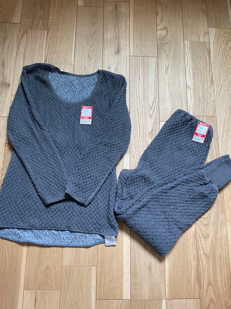 ひだまり　長袖とスラックスセット　M 新品