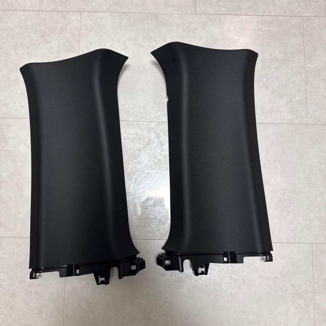 トヨタ　ハイエース200系現行ダークプライムⅡ 純正Dピラー（左右セット）