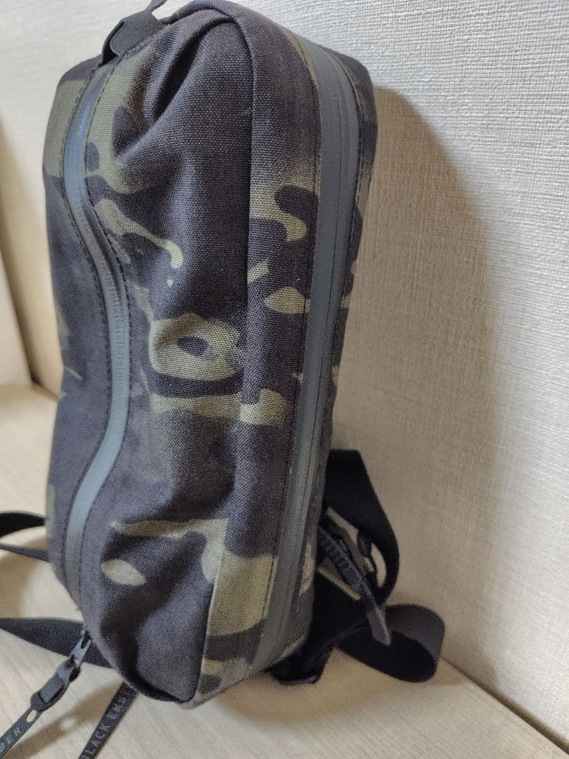 BLACK EMBER ボディバッグ 迷彩 ポーチ