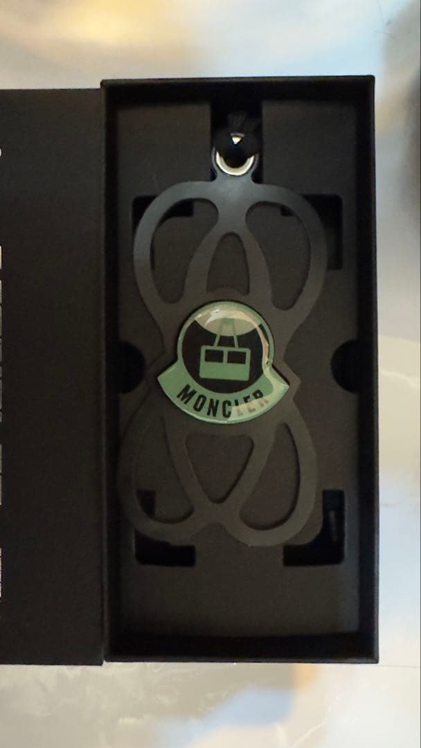 moncler iPhoneカバー