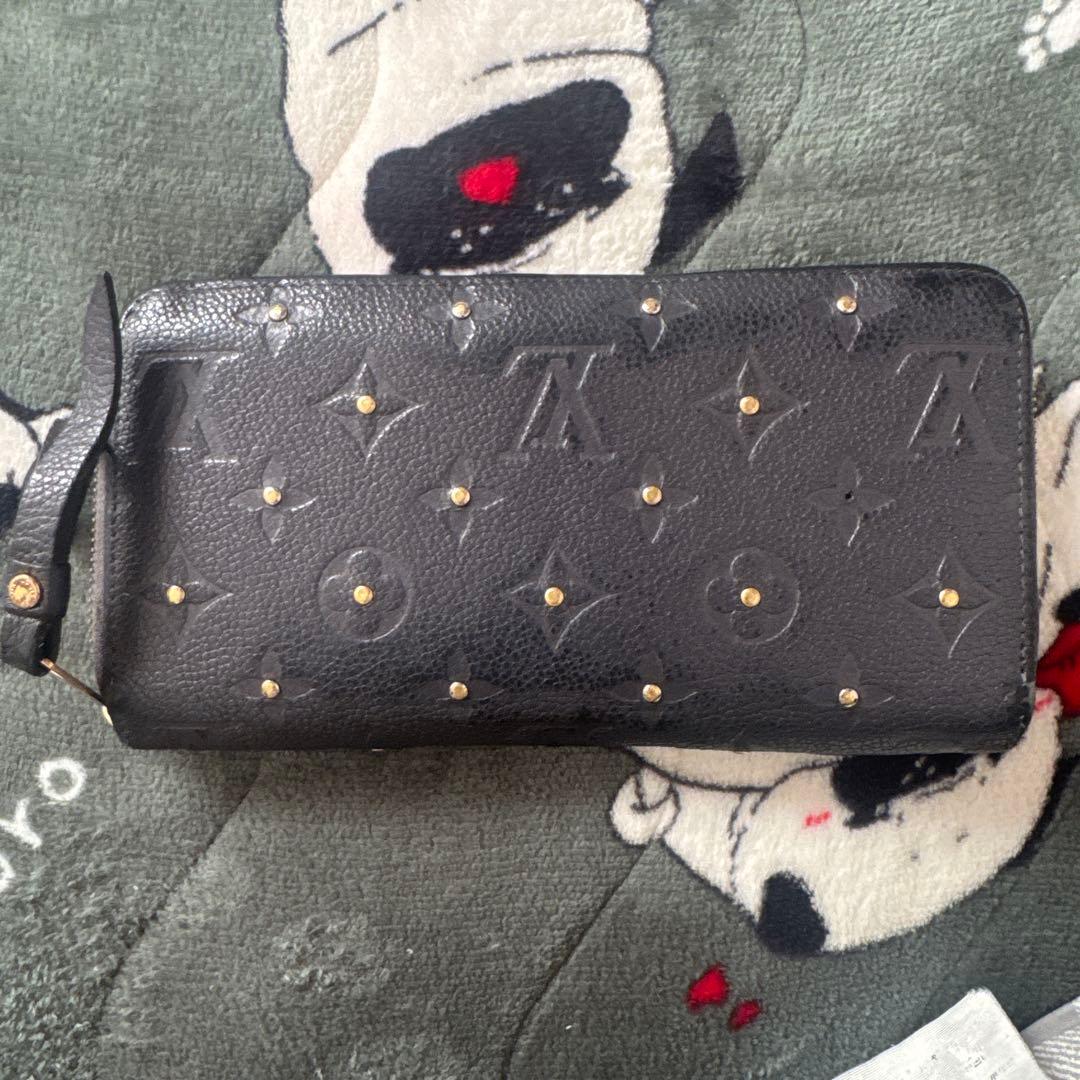 ルイ・ヴィトン スタッズ付き長財布 黒